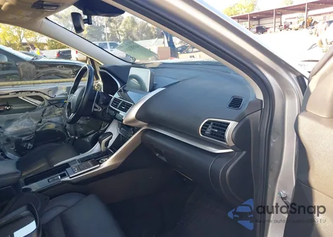 2019 Mitsubishi Eclipse Cross Se/Sel z USA, uszkodzony, nr VIN JA4AT5AA5KZ019880